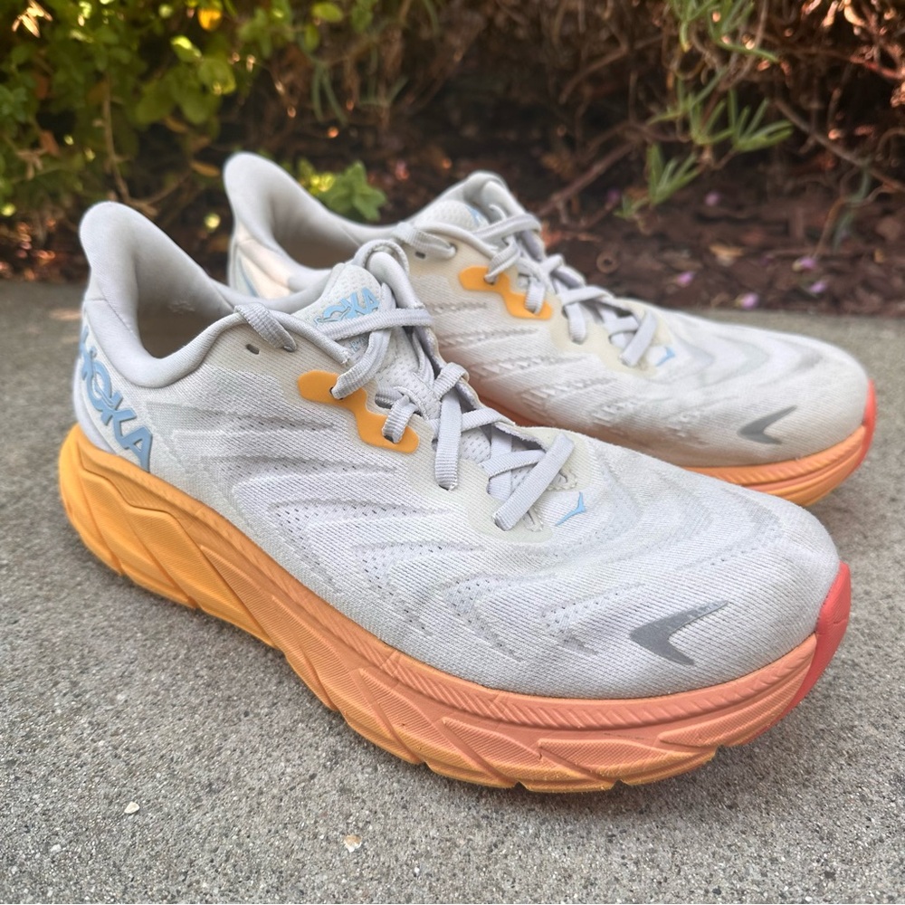 Size 8.5D - Hoka One One Arahi 6 Nimbus Cloud Orange